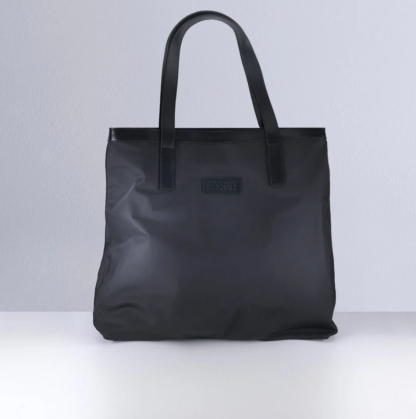 ANATOMIC TOTE