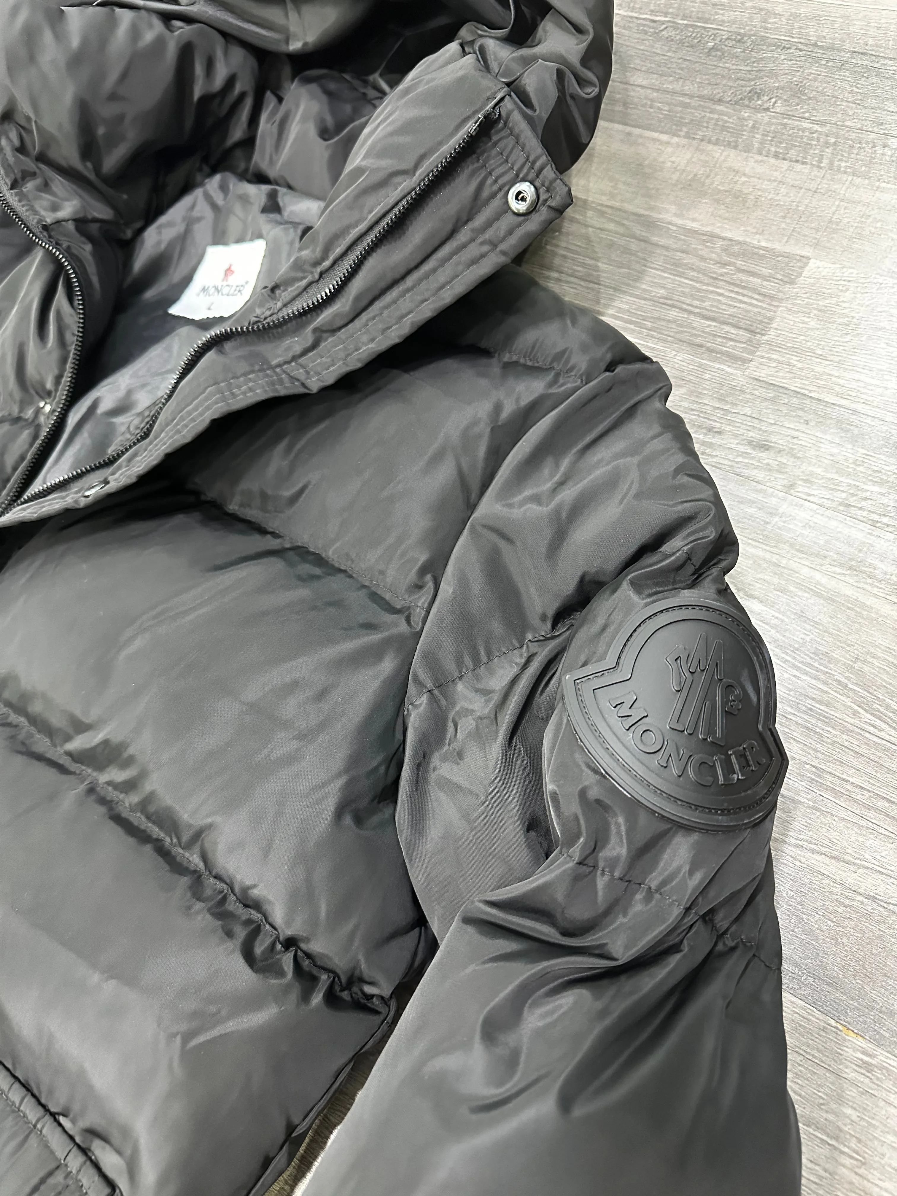 Moncler : G