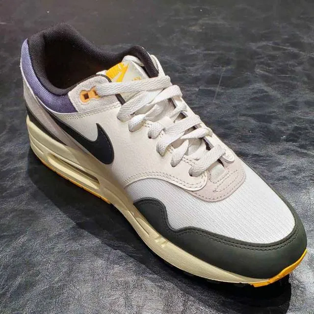 Nike Air Max 1 Light Bone/University Gold FN7487-133