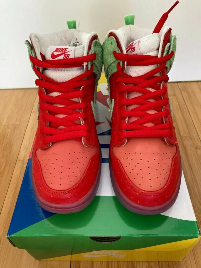 Nike sb dunk high strawberry cough