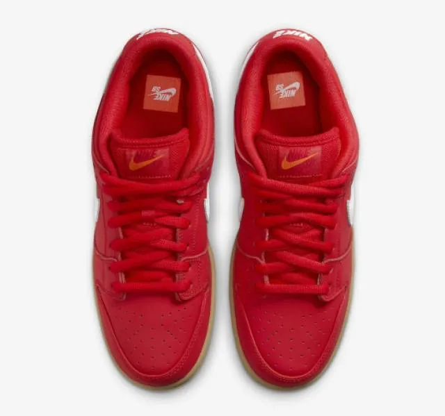 Nike sb dunk low university red