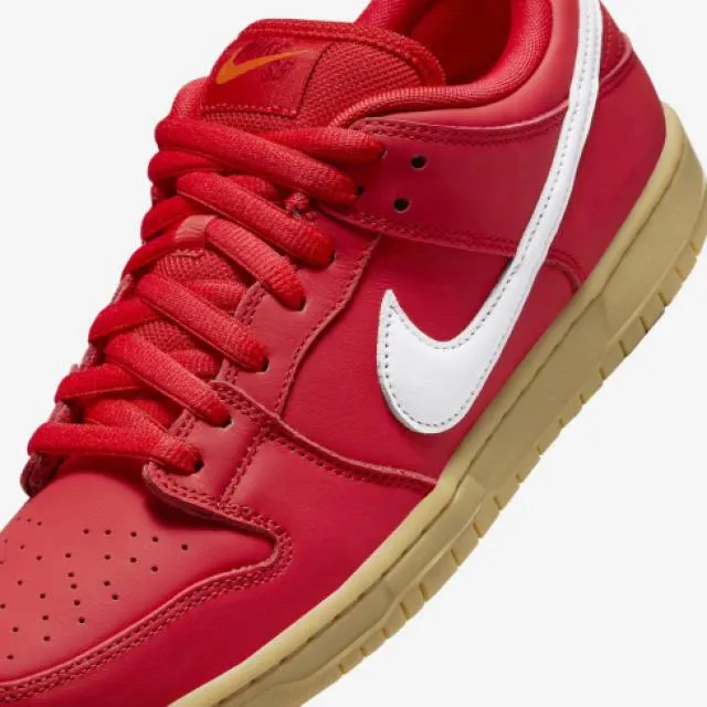 Nike sb dunk low university red