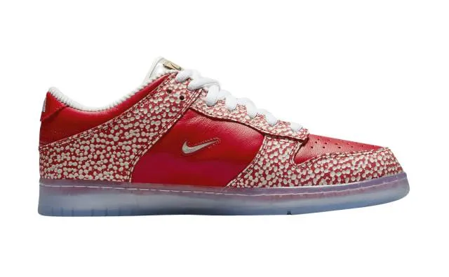 Stingwater x nike sb dunk low magic mushroom