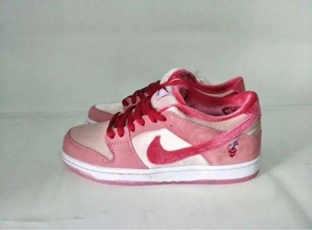 Strangelove x nike sb dunk low valentine's day