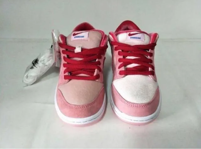 Strangelove x nike sb dunk low valentine's day