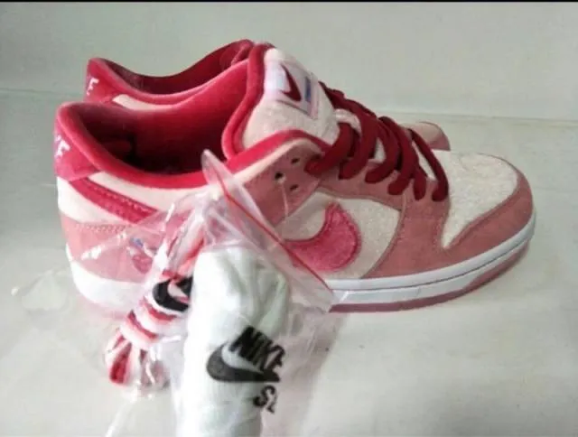 Strangelove x nike sb dunk low valentine's day