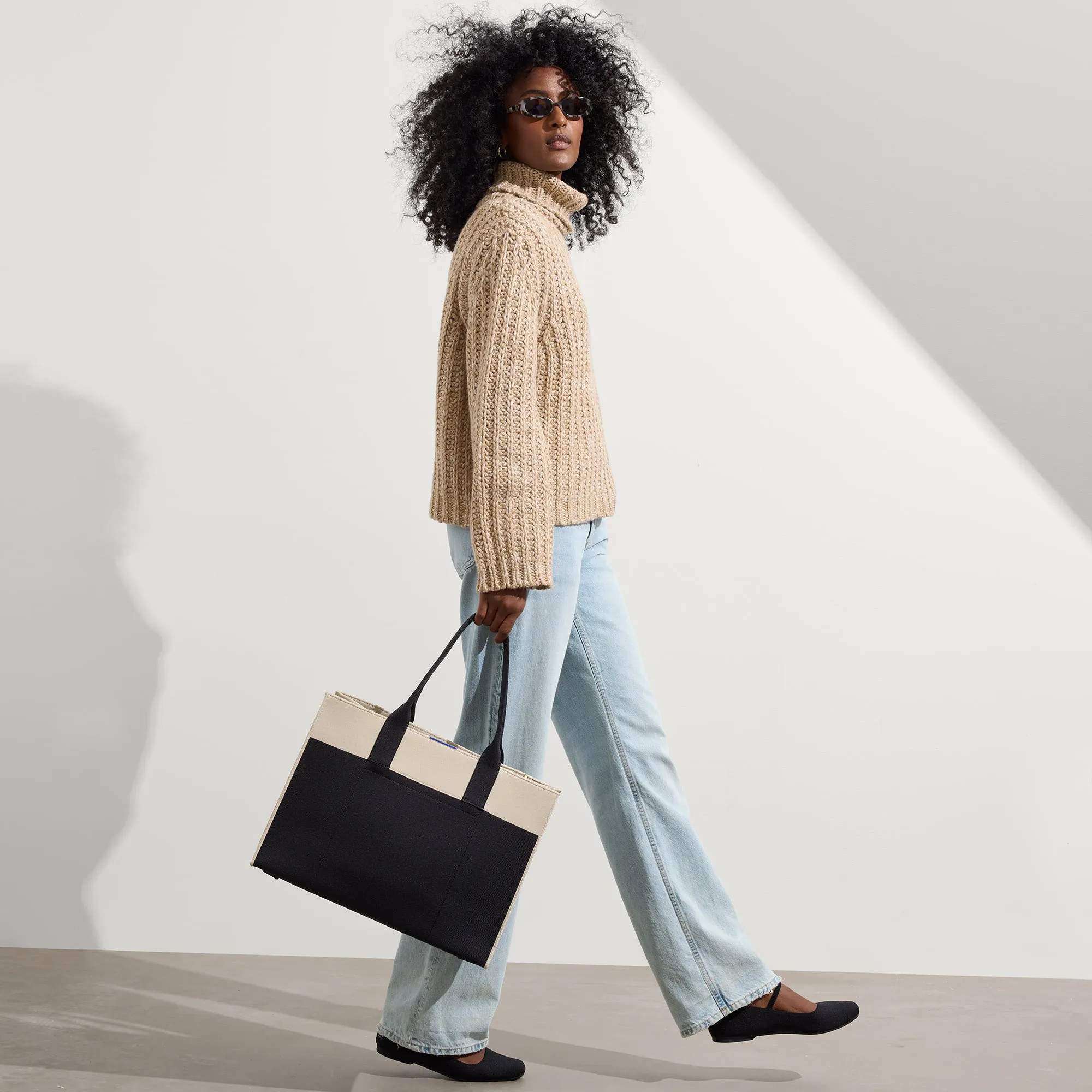 The Classic Tote in Luna