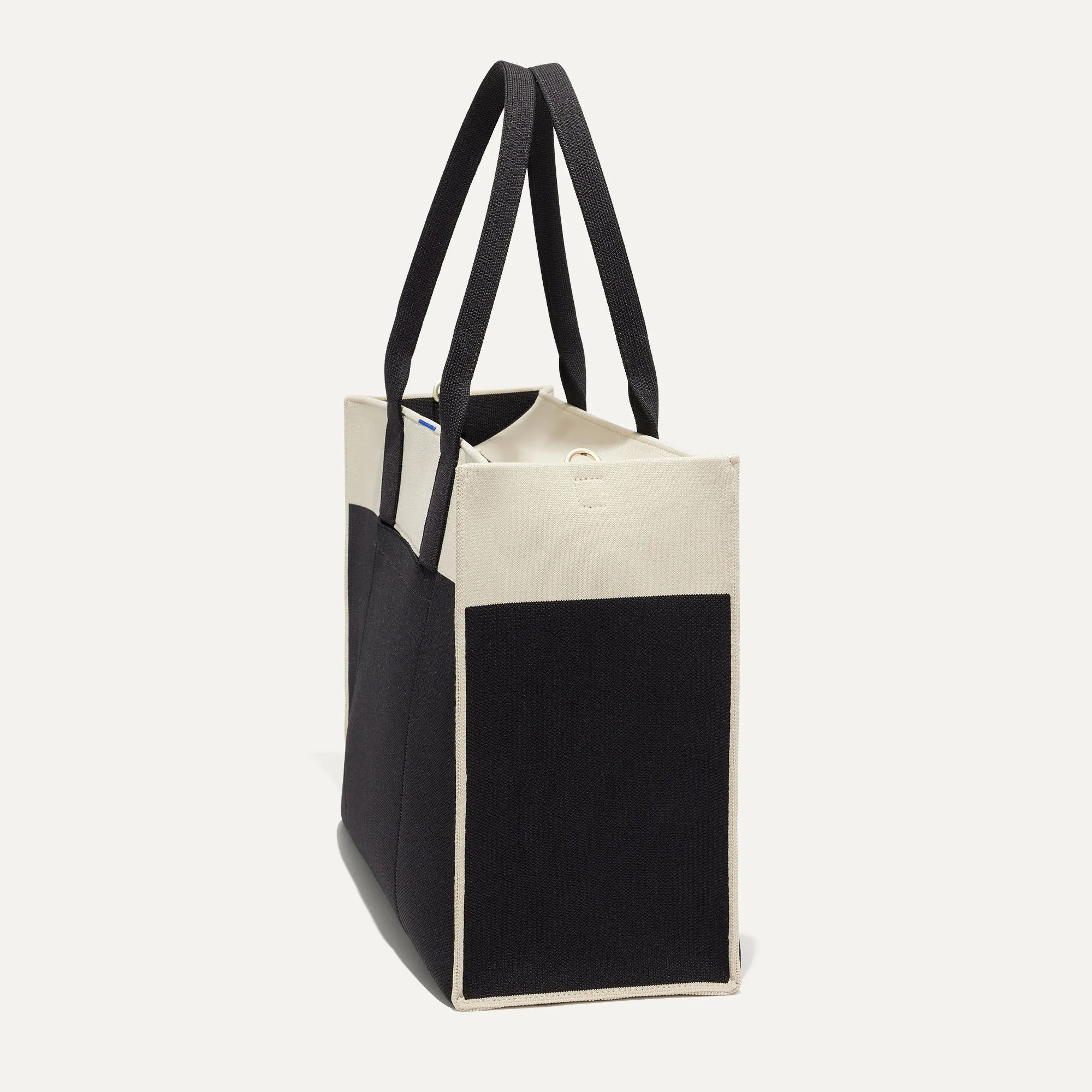 The Classic Tote in Luna