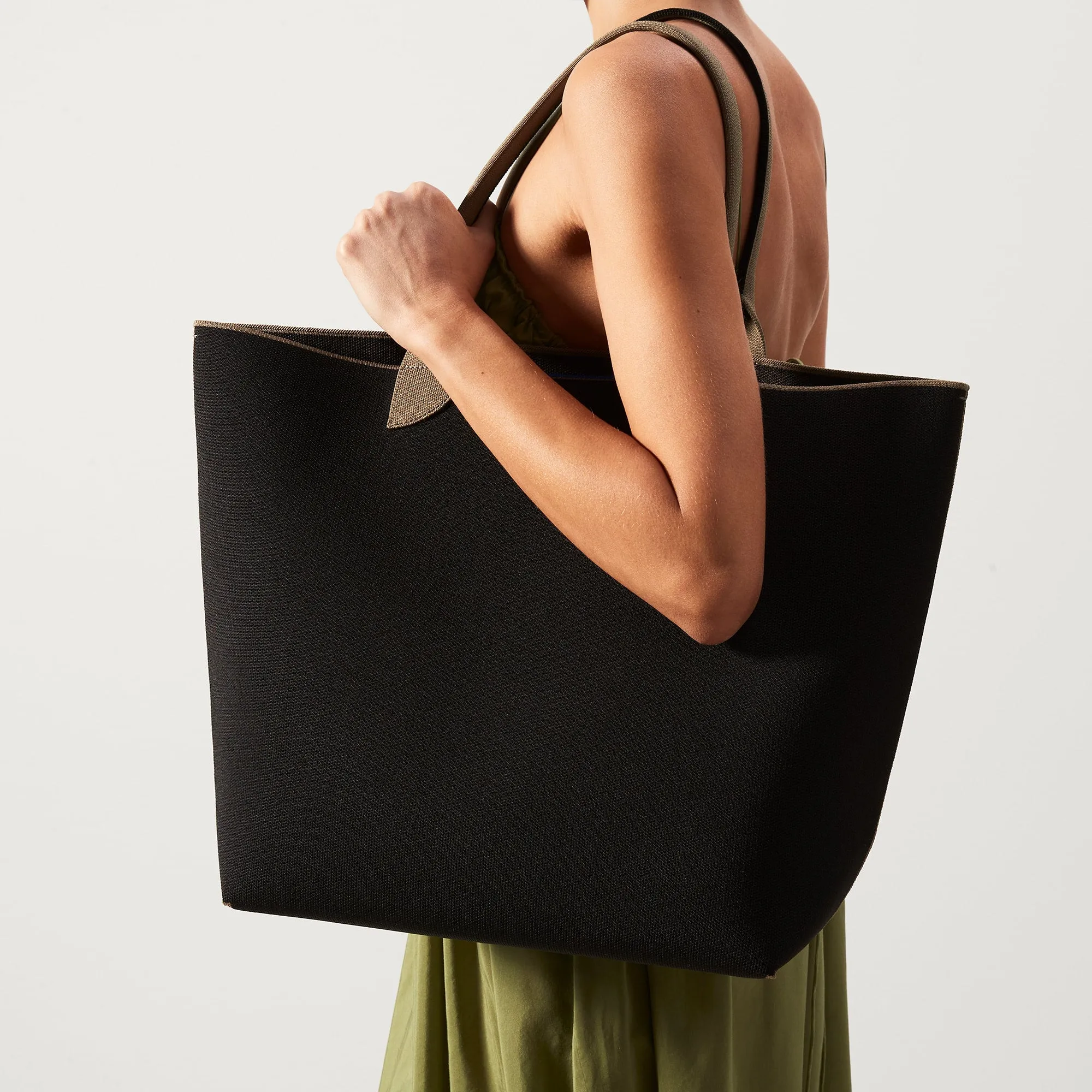 The Lightweight Tote in Black Portobello