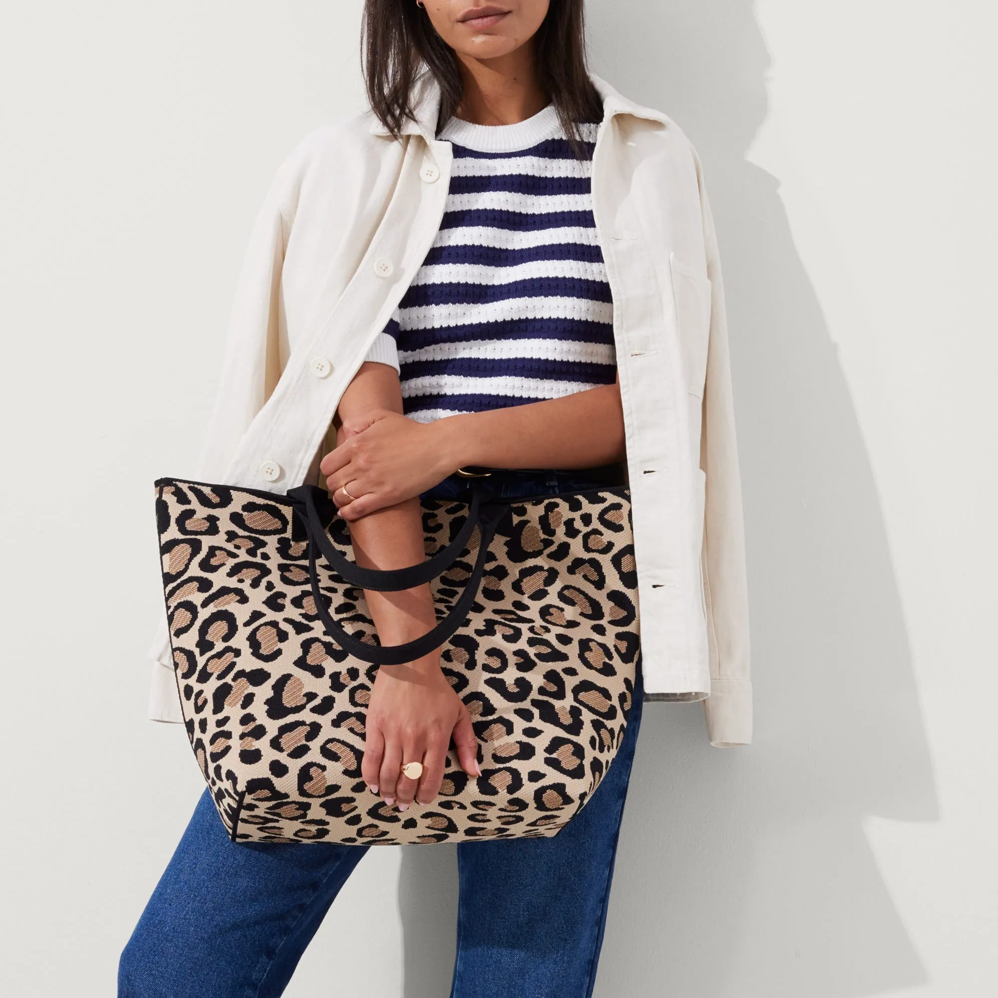 The Lightweight Tote in Desert Cat