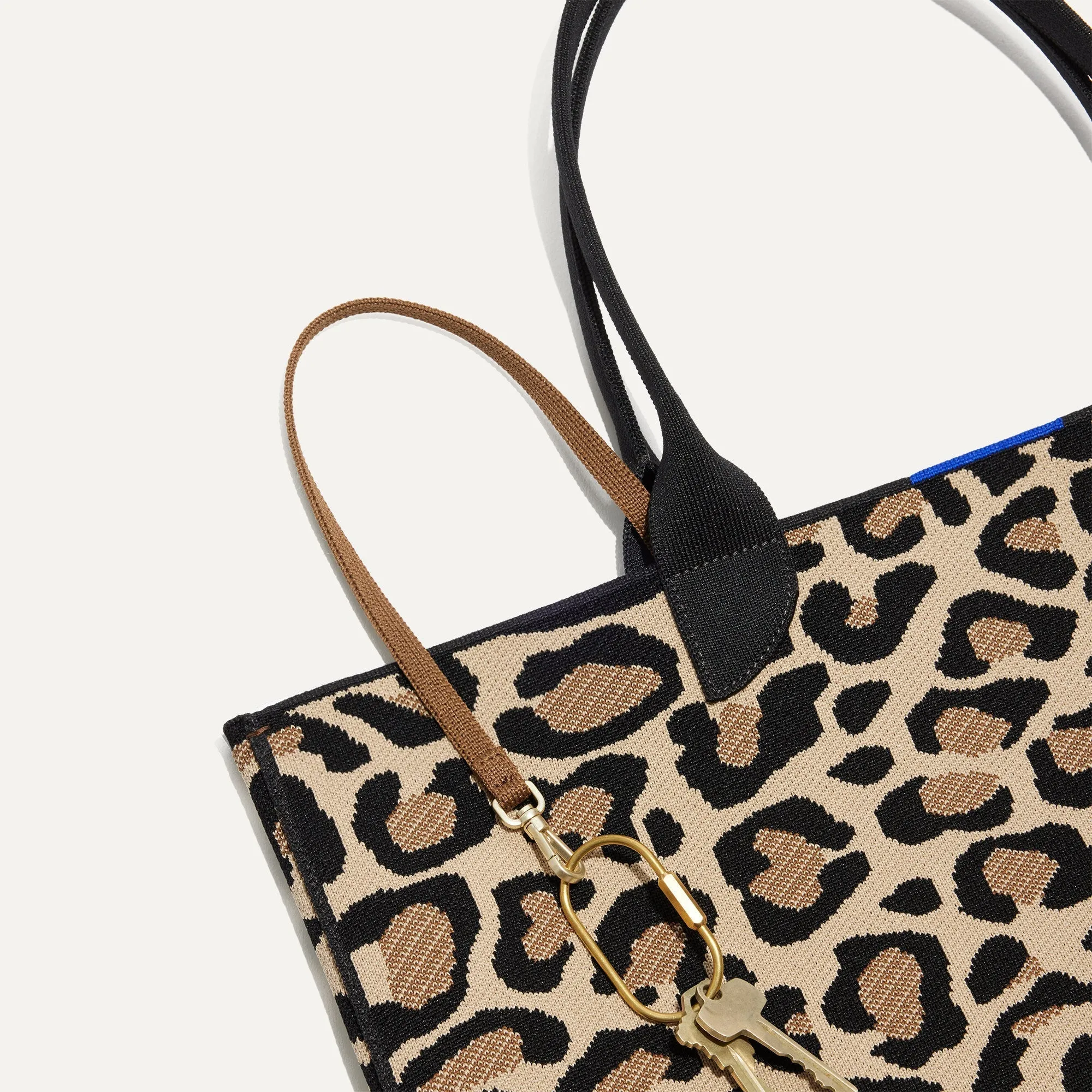 The Lightweight Tote in Desert Cat