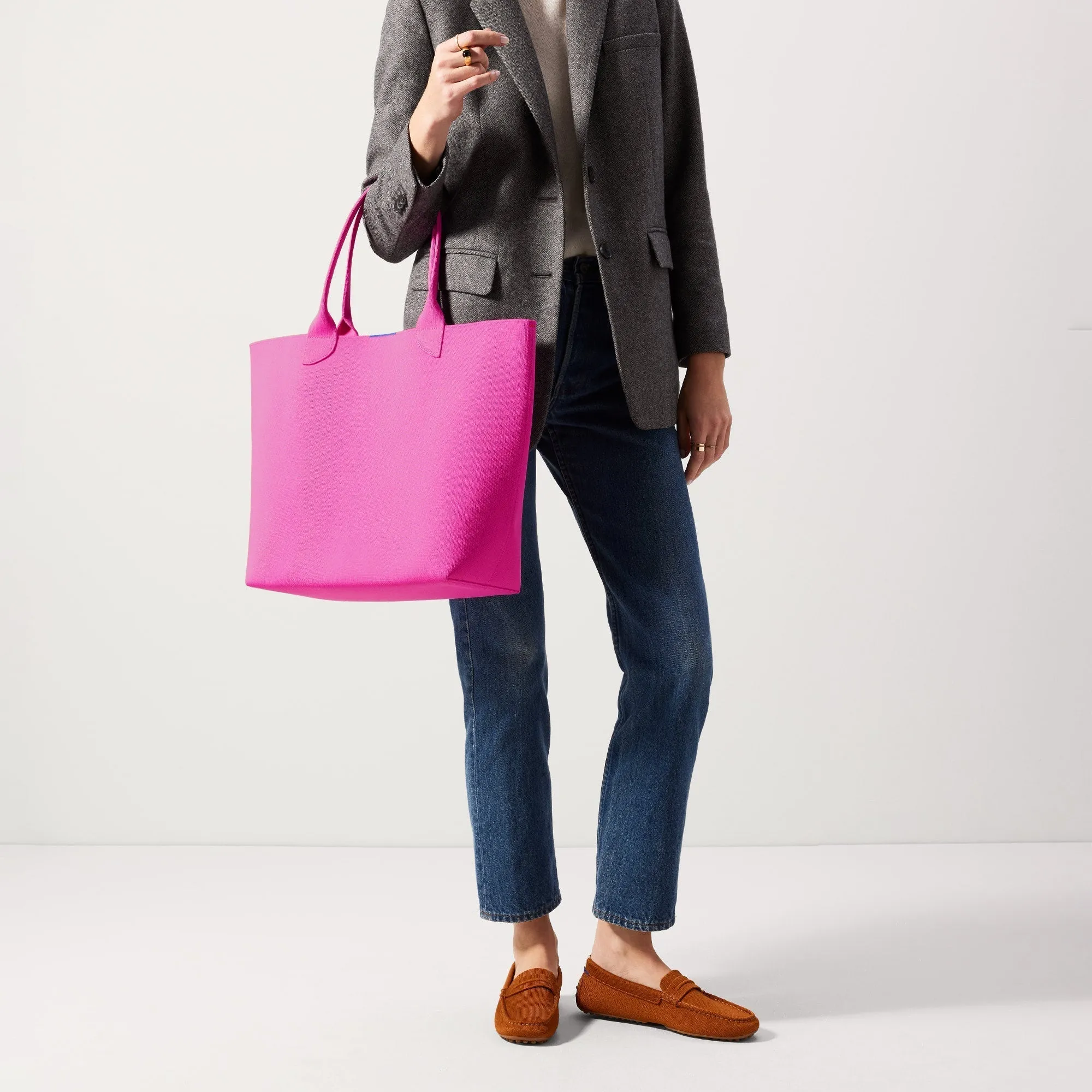 The Lightweight Tote in Dragon Fruit