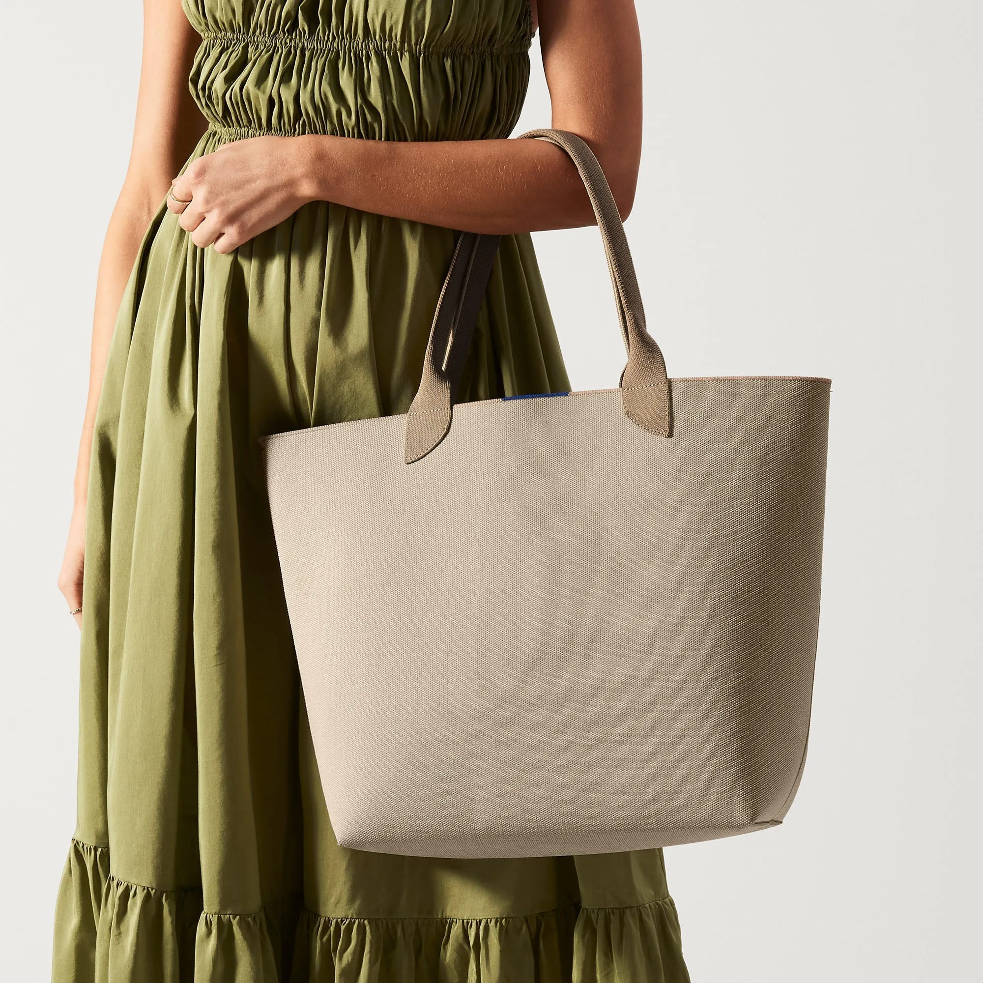 The Lightweight Tote in Soft Sesame