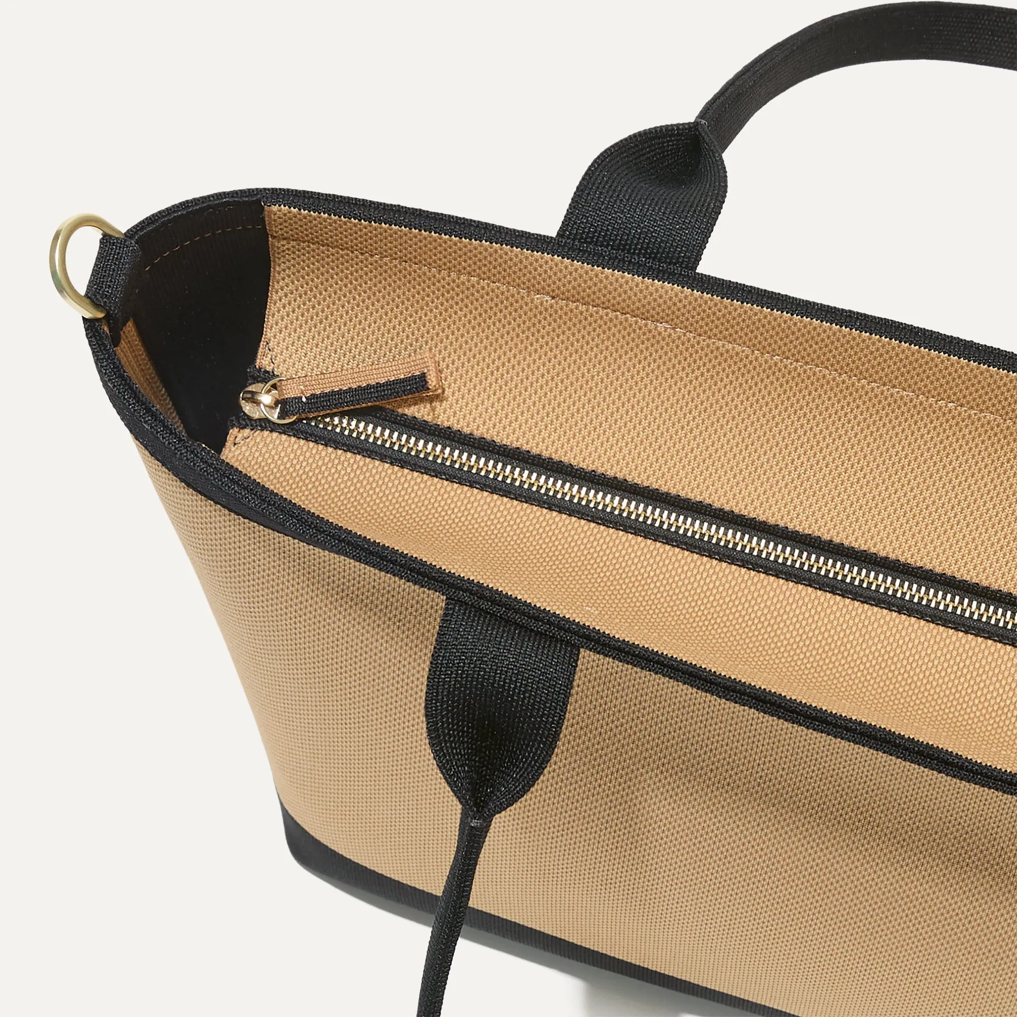 The Lightweight Zip Tote in Shortbread