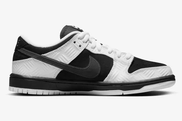 Tightbooth x nike sb dunk low